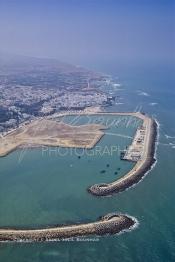 Image du Maroc Professionnelle de  Vue aérienne d'Asilah, ville du nord du Maroc sur l'océan Atlantique à 40 km au sud de Tanger, Vendredi 9 Août 2002.  (Photo / Abdeljalil Bounhar)



